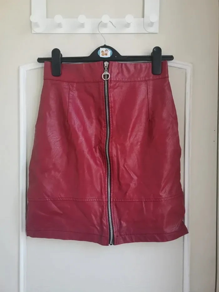 Jupe droite en simili cuir taille 38