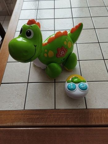 Dinosaure téléguidé