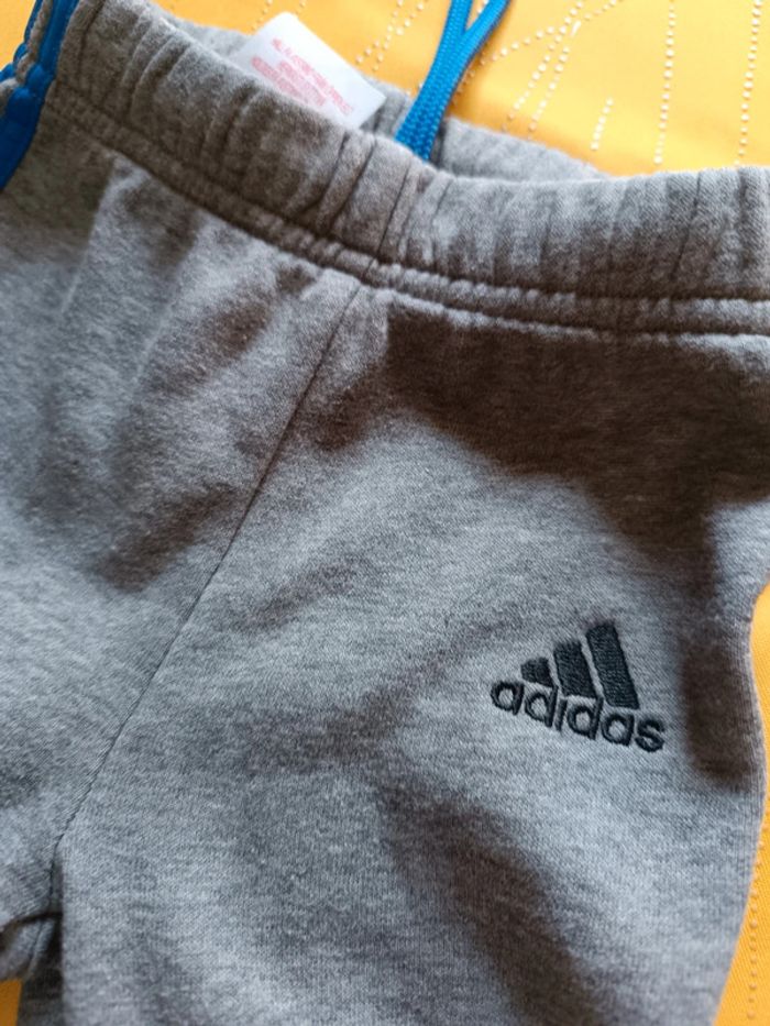 Jogging et tee-shirt Adidas 2 ans - photo numéro 4