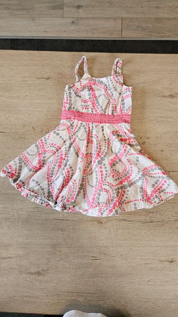 Robe d été, courte fushia et blanche, à bretelles, C&A, 5 ans, neuve