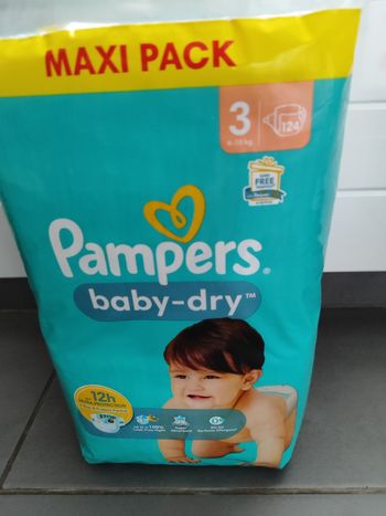 Paquet de 124 couches taille 3 Pampers baby dry