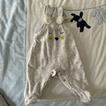 Salopette grise Taille naissance 50cm en tres bon état