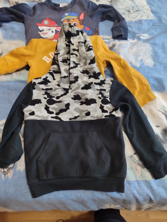 Lot pull taille 4 ans - photo numéro 2