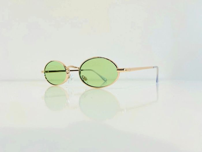Lunette de soleil mixte ovale dorée verres verts uvprotection taille small - photo numéro 4