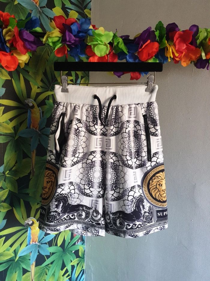 Short type "versace"