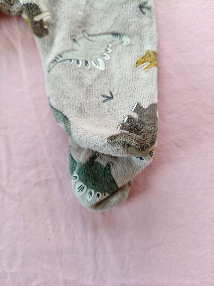 Pijama chaud garçon Kiabi gris dinosaures 52-55 cm - photo numéro 6