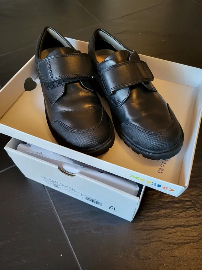 Chaussures geox shaylax noir taille 35 très bon état - photo numéro 1