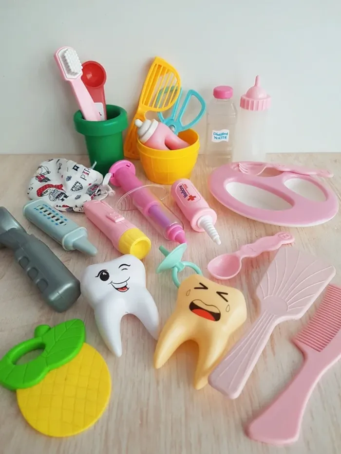 Set du dentiste et accessoires pour poupon