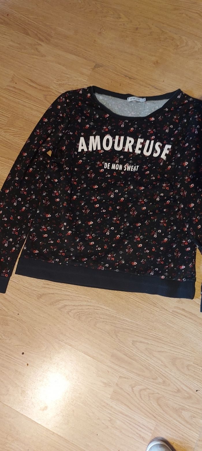 Sweat fleuri