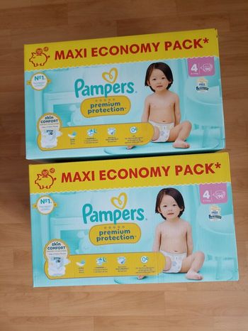 2 cartons de couches Pampers premium protection T4 taille 4