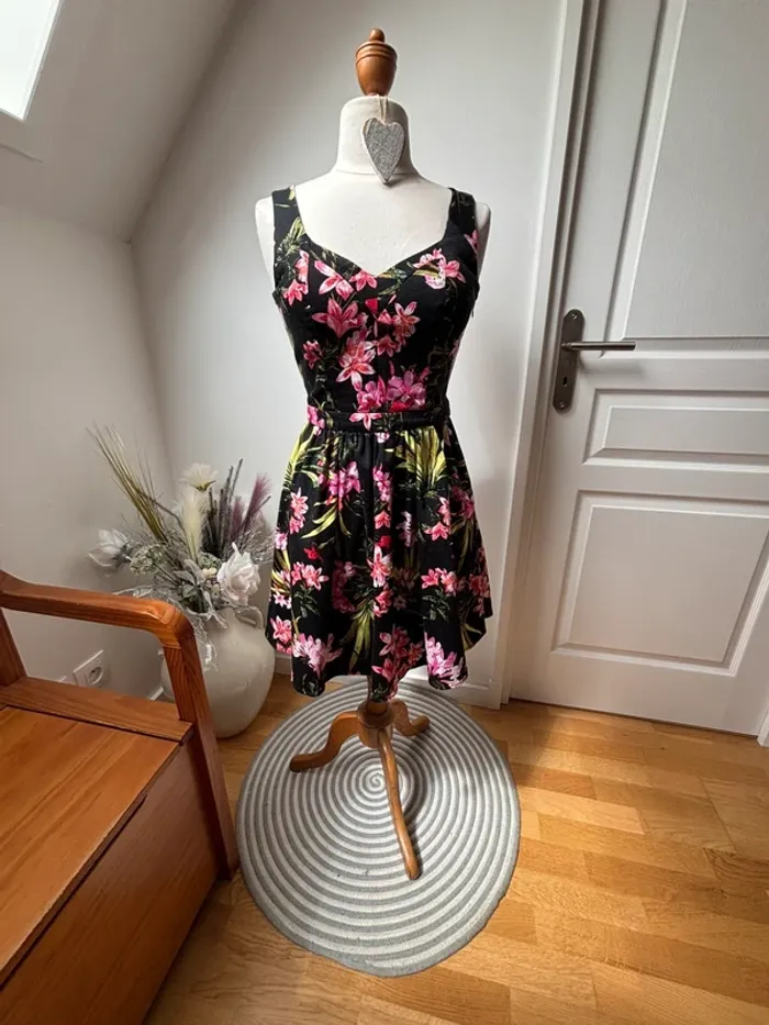 🌺 Robe noire à fleurs - Dos ouvert - Morgan - T38