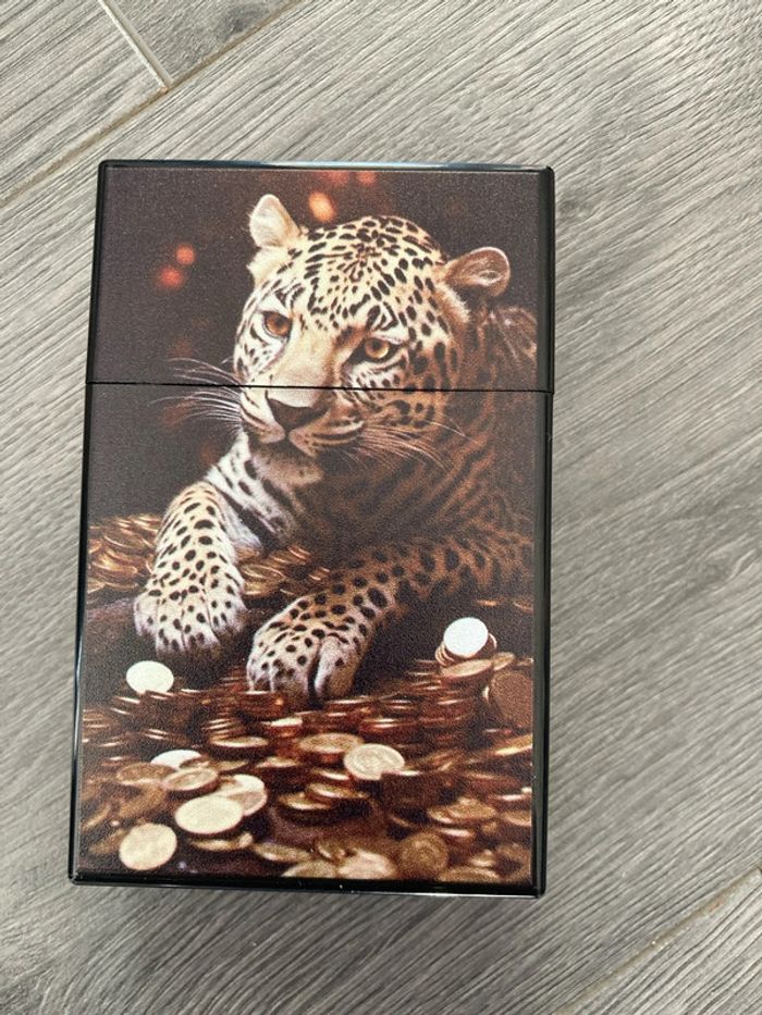 Boîte à cigarette tigre