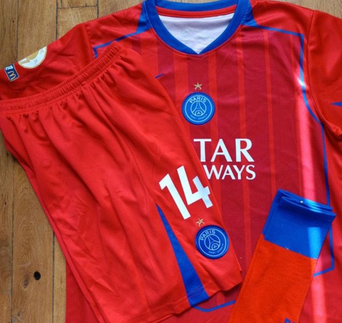 Kit PSG 12 ans modèle Doué rouge 2026 patch étoile - photo numéro 4