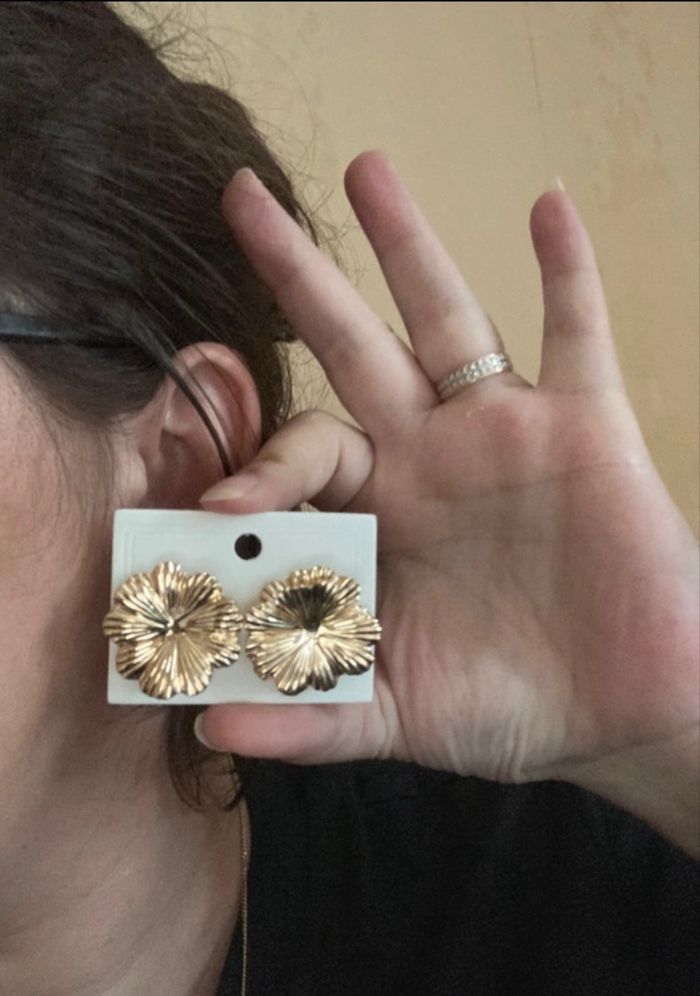 Boucles d’oreilles NEUVES pour femme forme de fleurs 🌼 couleur doré
