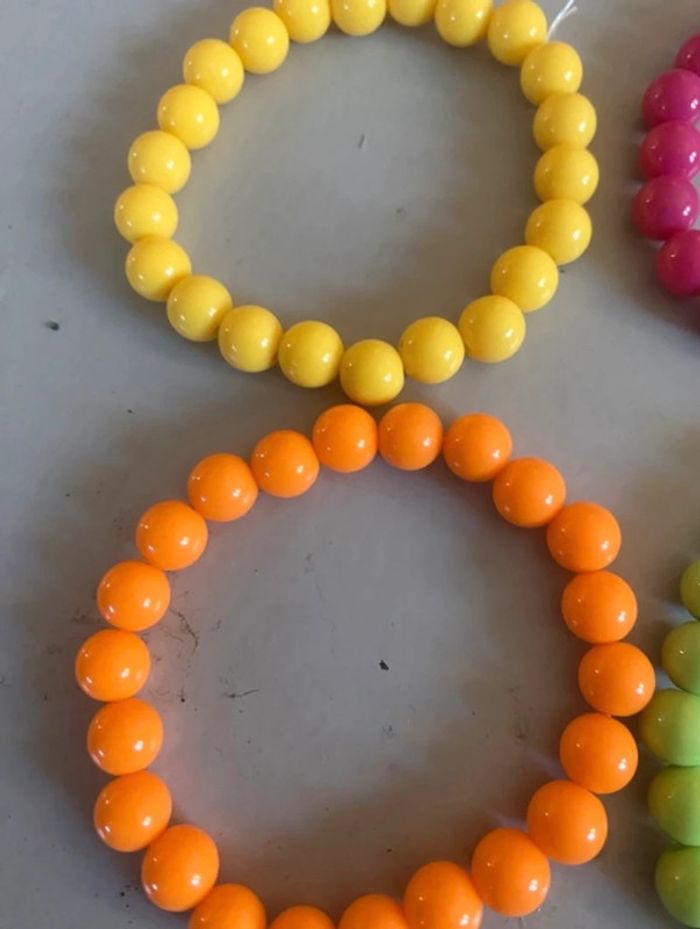 Lot de 4 bracelet perle fluo neuf - photo numéro 2