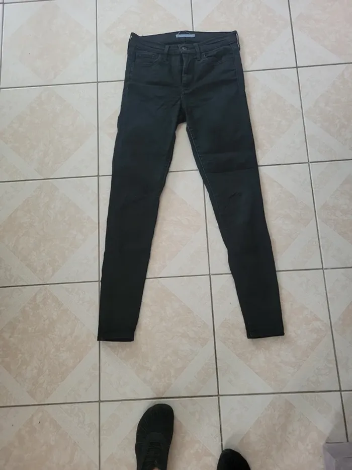 Jean super skinny taille 28 ou 38 Levi strauss