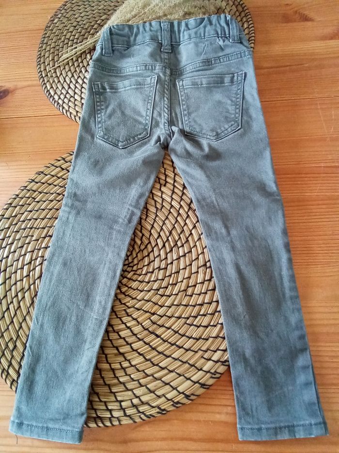 Lot 2 pantalons skinny 1 kaki 1 gris Kiabi taille 3 ans - photo numéro 4