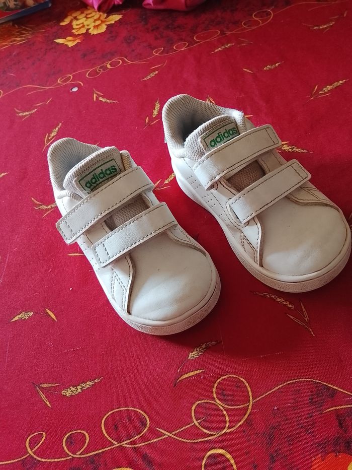 Chaussures Adidas taille 21 - photo numéro 2