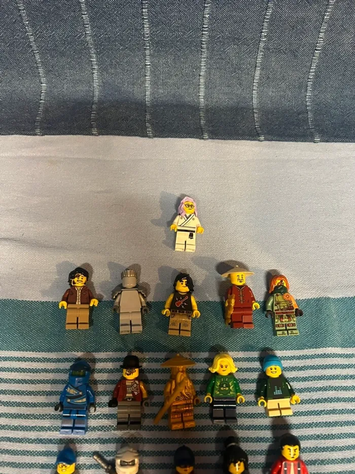 Lot figurines ninjago issues du set Ningao city gardens 71741 - photo numéro 2