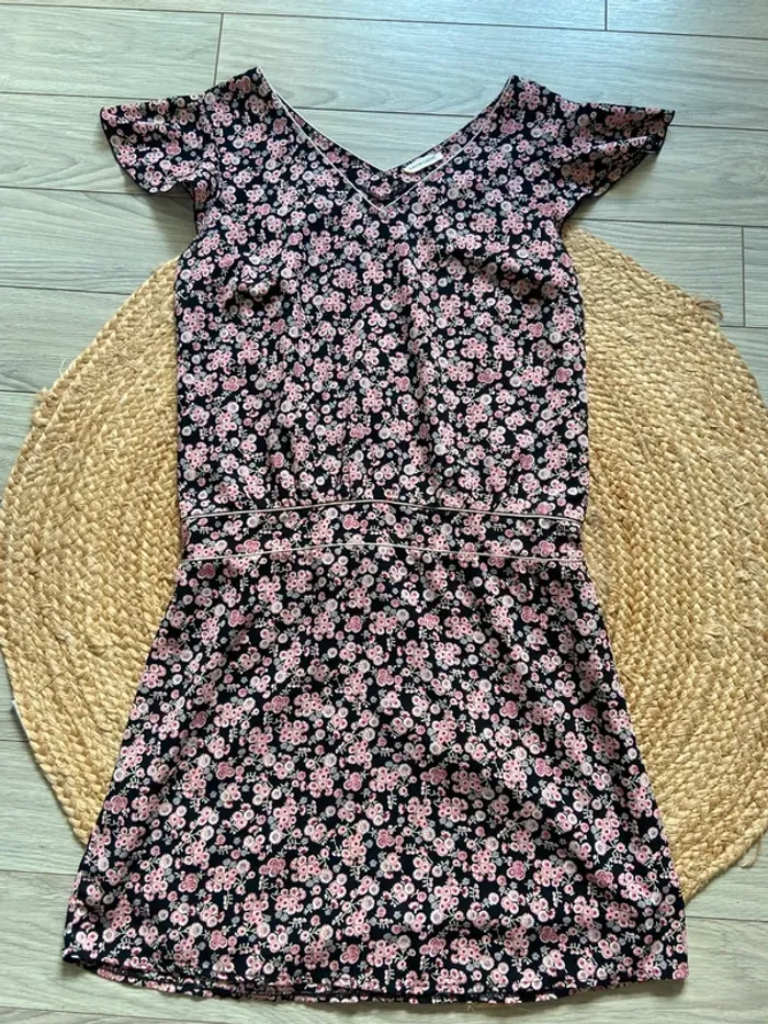 🌸 Robe fleurie noire et rose - Taille 38 🌸 - photo numéro 2
