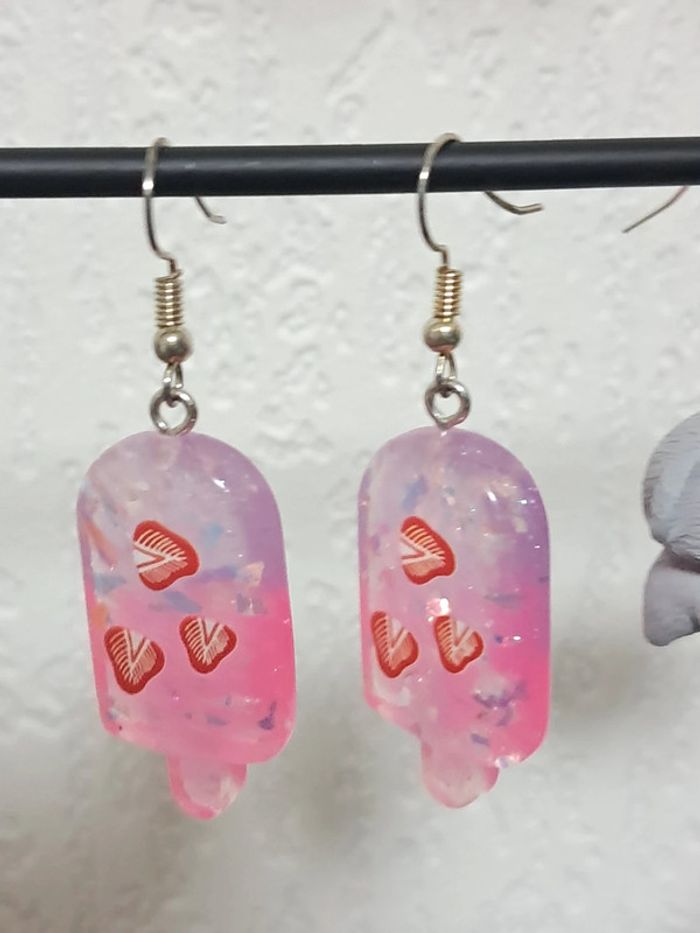 Boucle d'oreille glace fraises