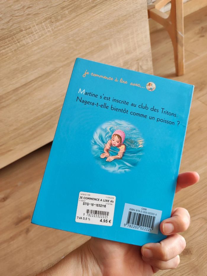 Je commence à lire - Martine garde son petit frère, fait du théâtre, apprends à nager - photo numéro 3