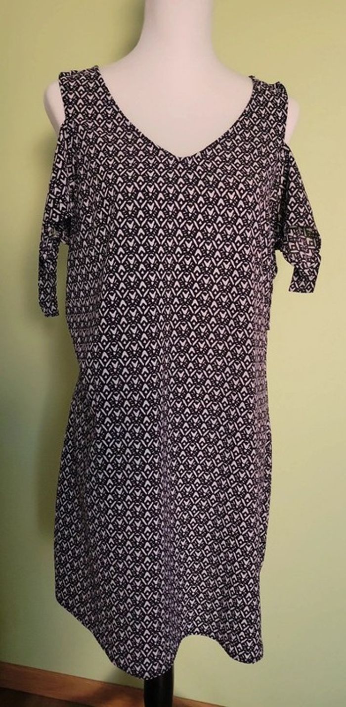 Robe épaules dénudées - photo numéro 2
