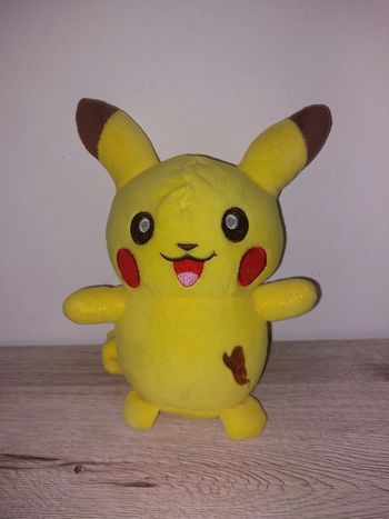 Peluche pikatchu musical