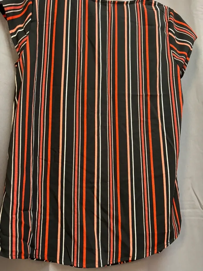 Haut taille 40, teeshirt léger neuf, tee-shirts, tee-shirt - photo numéro 7