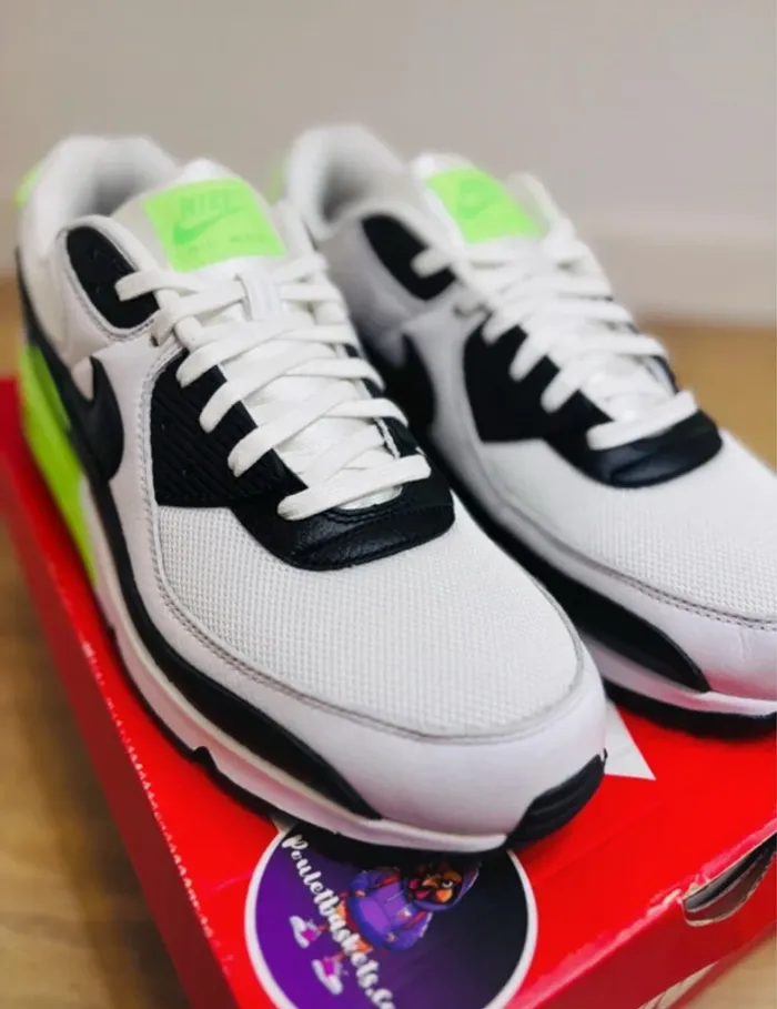 Nike Air Max 90 NBY Nike By You Neon Vert Taille 45.5 - photo numéro 3