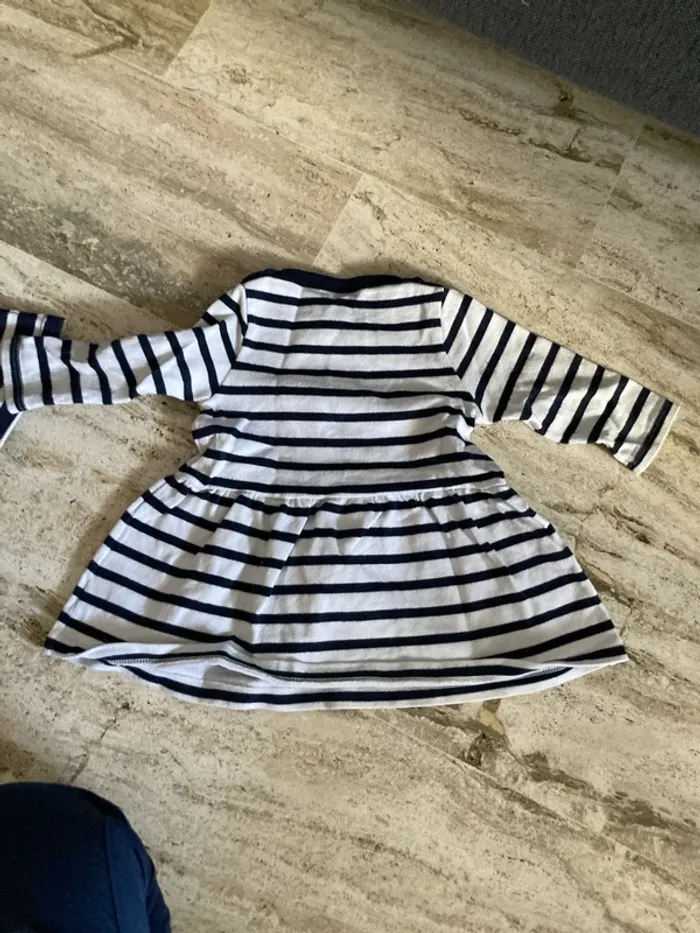 2 robes, Petit bateau, 6 mois - photo numéro 5