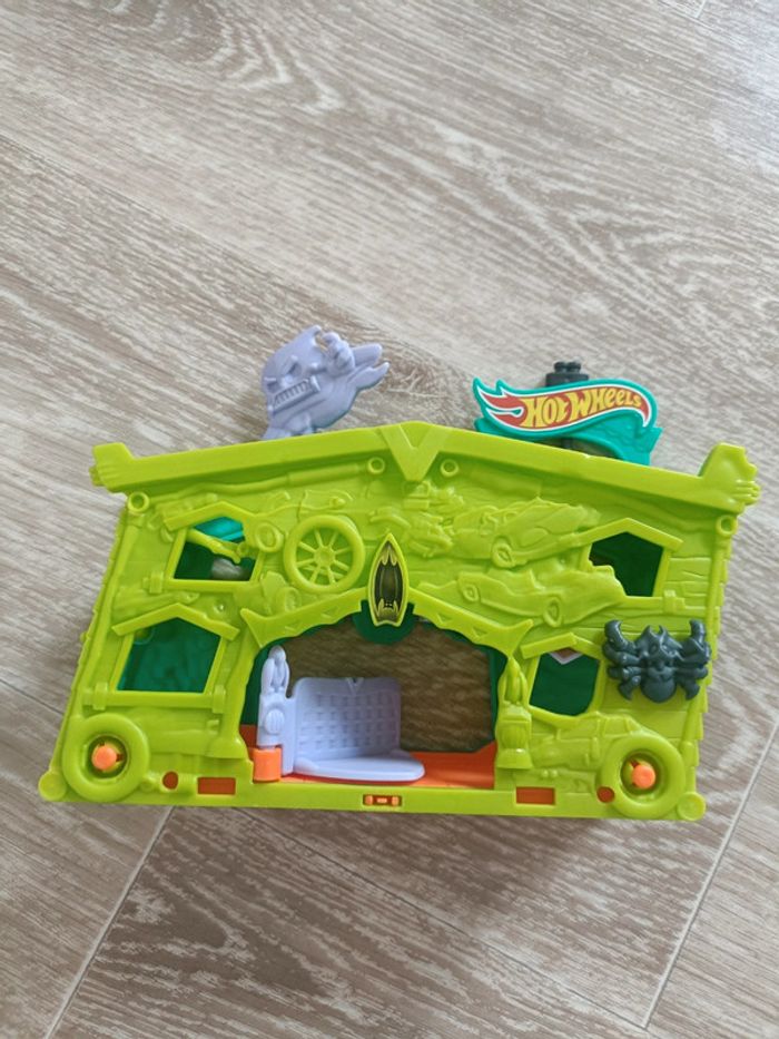 Hot Wheels City Ghost Garage