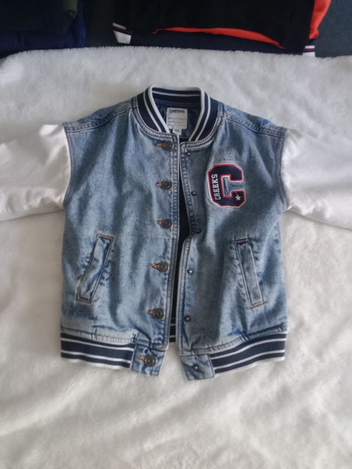 3 veste 6 ans dont une Hugo Boss - photo numéro 3