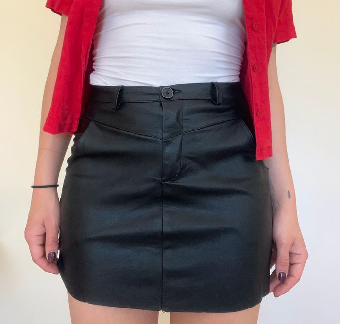 Mini jupe simili cuir Pull & Bear - photo numéro 3