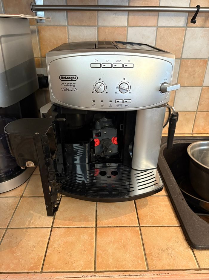Machine à café automatique Delonghi Venezia - photo numéro 2