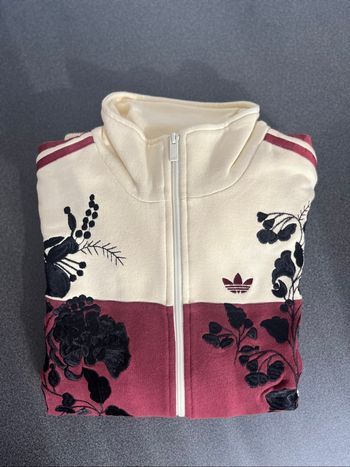 Adidas Originals x ASOS - Veste de survêtement à fleurs brodées - Babeurre