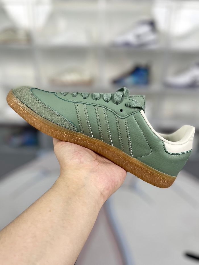 En stock : Baskets classiques ADIDAS ORIGINALS SAMBA OG. Un modèle plébiscité par les célébrités et - photo numéro 5