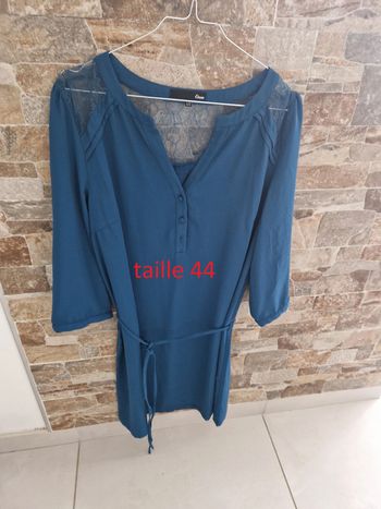 1 robe soirée manche longue dentelle bleu taille 44 marque etam