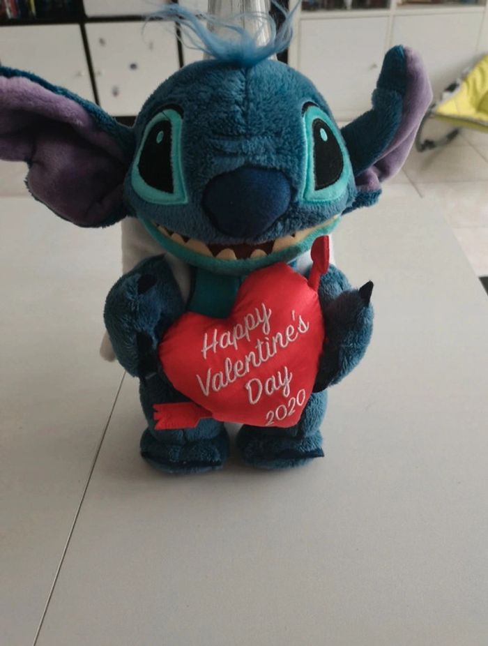 Peluche Stitch Disney Saint Valentin 2020 - photo numéro 2