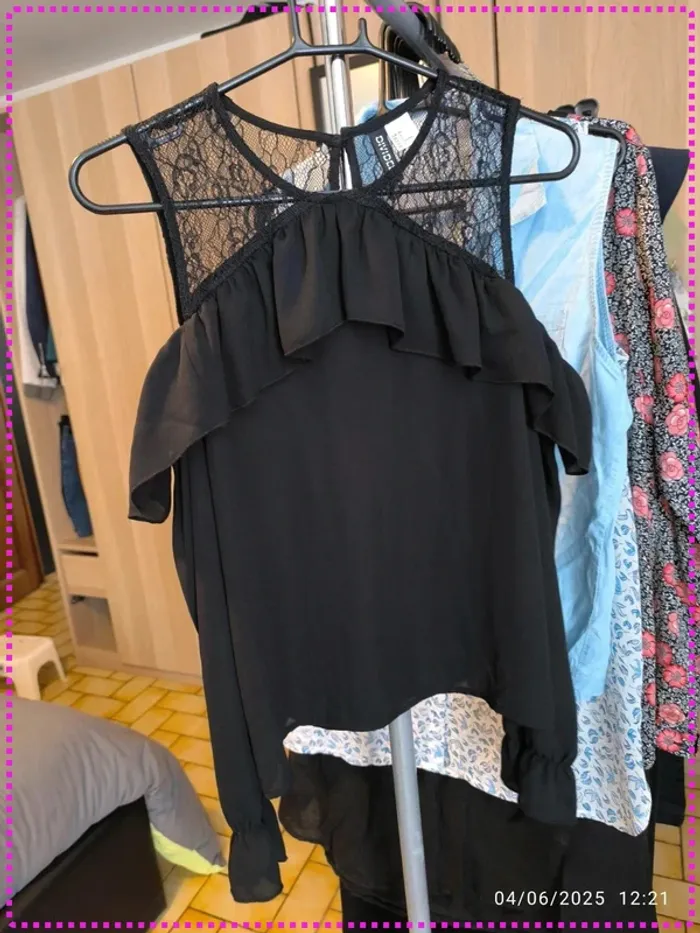 Haut noir dentelle