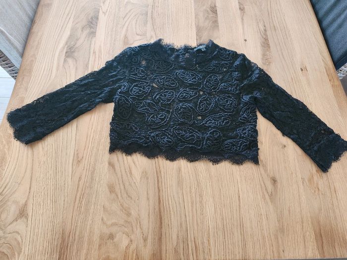 Top crop top Tee-shirt court Jennyfer noir taille 38 M en excellent état dentelle