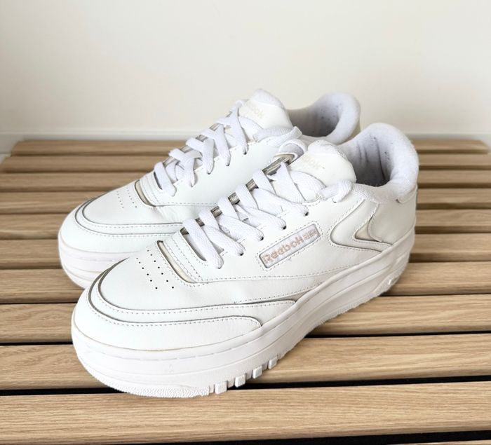 Baskets   Reebok -  Modèle Club C - Pointure  38,5 - Comme Neuves - photo numéro 4