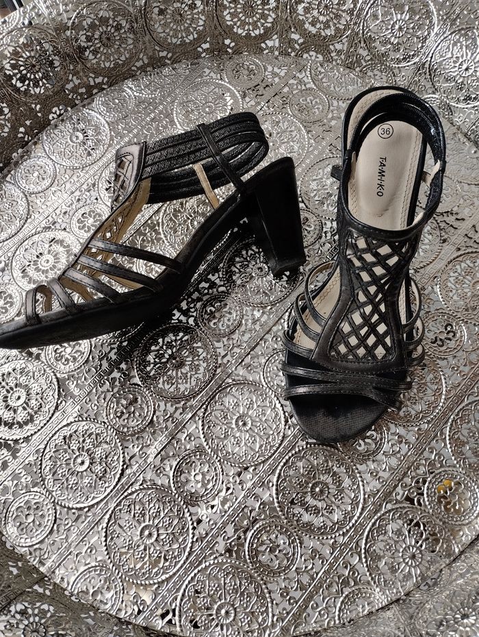 Sandales à talons 🖤 - photo numéro 2