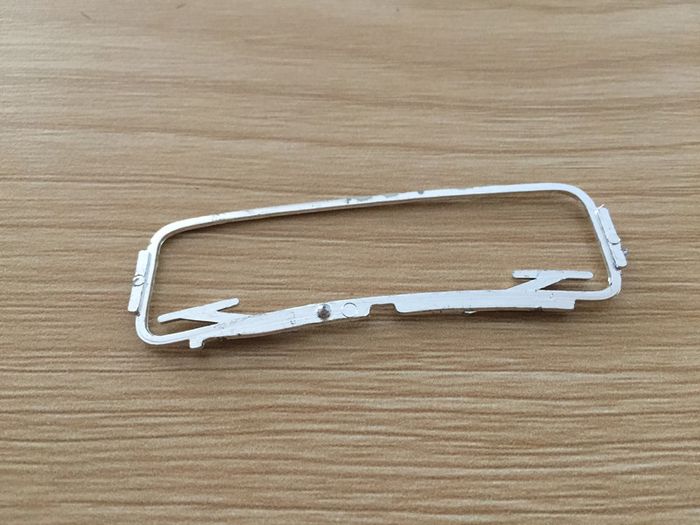 Contour vitre avant pièce détachée miniature 1/18 Citroën traction 15cv 1952 Maisto #A40 - photo numéro 2