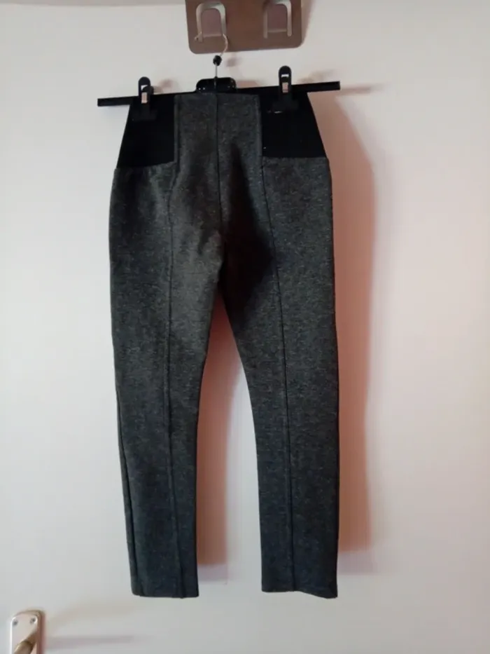Joli legging gris. C&A. 8 ans - photo numéro 5