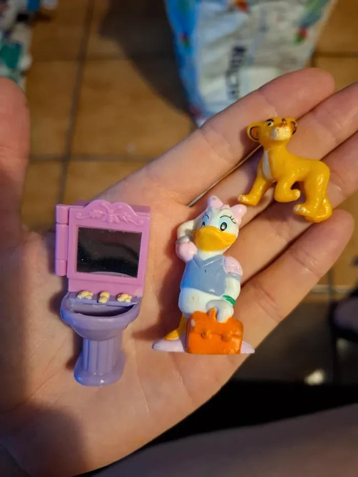 Lot de figurines miniatures disney daisy simba