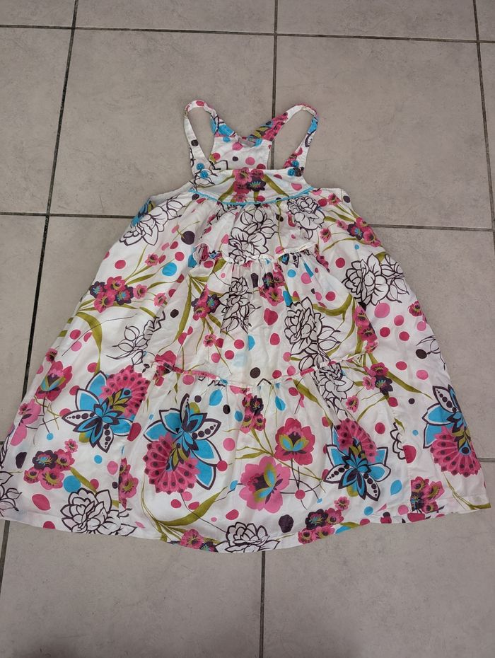 Robe fleurie à volants 8 ans