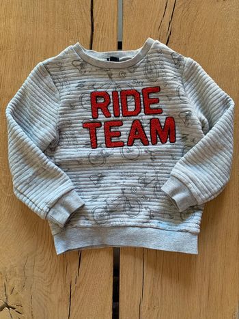 Pull ou sweat gris clair motifs vélos garçon 5 ans Kiabi