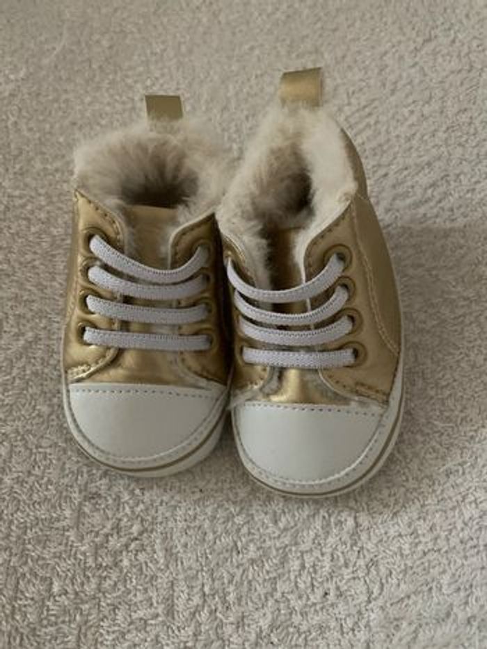 Chaussures fourrées dorées bébé pointure 18