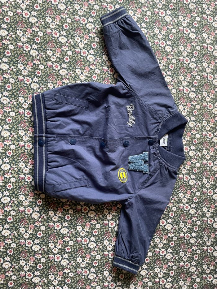 Lot de 4 pulls + 1 veste (6 mois) - photo numéro 2